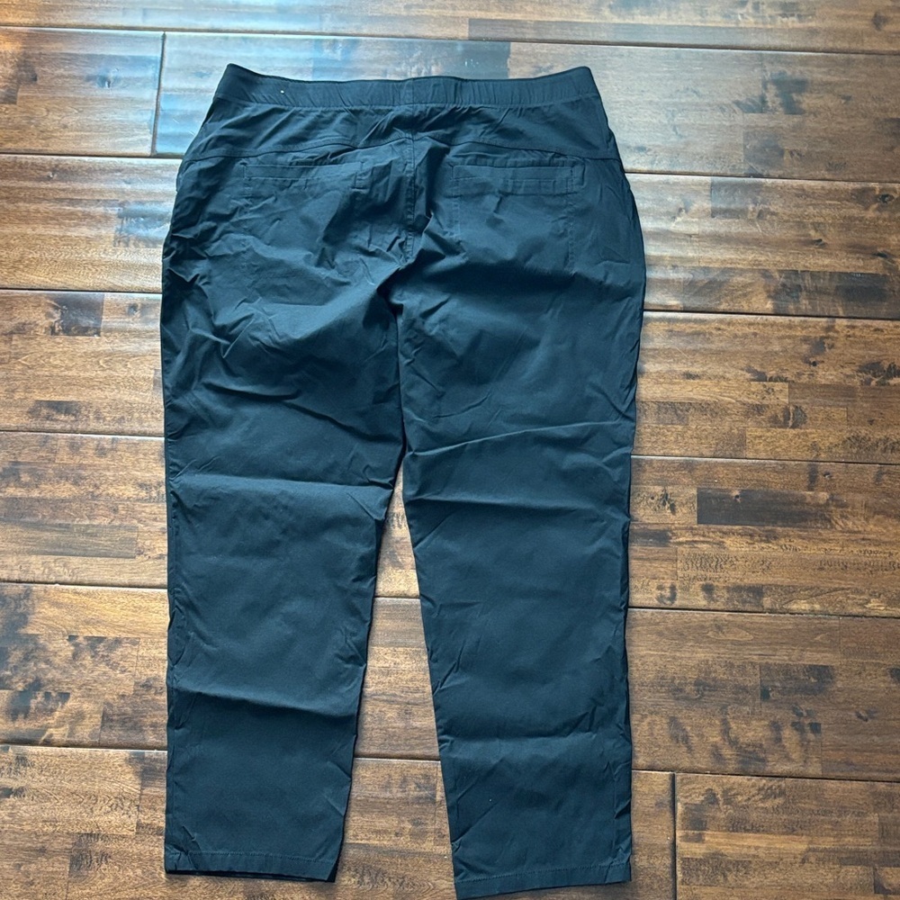 Eddie Bauer Men's Dark Cargo Pants - Picture 3 of 5